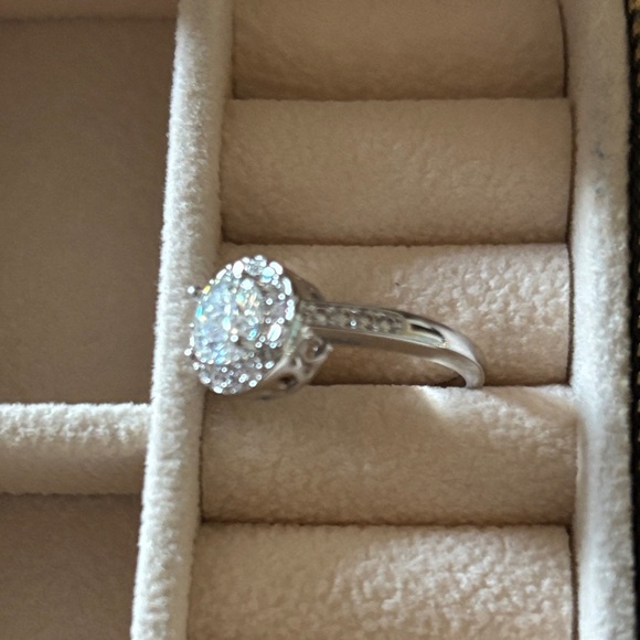 Moissanite Elegant Diamond Ring - Picture 3 of 7